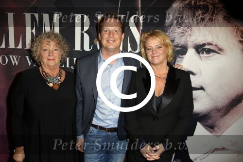 Haarlem 29 november 2015
Premiere Willem Ruis in de schouwburg van Haarlem.
Eva Ruis, Ineke Mulder (ex Willem Ruis), Suus Ruisen Nicolas Ruis