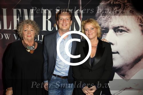 Haarlem 29 november 2015
Premiere Willem Ruis in de schouwburg van Haarlem.
Eva Ruis, Ineke Mulder (ex Willem Ruis), Suus Ruisen Nicolas Ruis