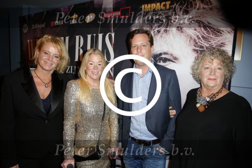 Haarlem 29 november 2015
Premiere Willem Ruis in de schouwburg van Haarlem.
Eva Ruis, Ineke Mulder (ex Willem Ruis), Suus Ruisen Nicolas Ruis