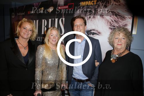 Haarlem 29 november 2015
Premiere Willem Ruis in de schouwburg van Haarlem.
Eva Ruis, Ineke Mulder (ex Willem Ruis), Suus Ruisen Nicolas Ruis