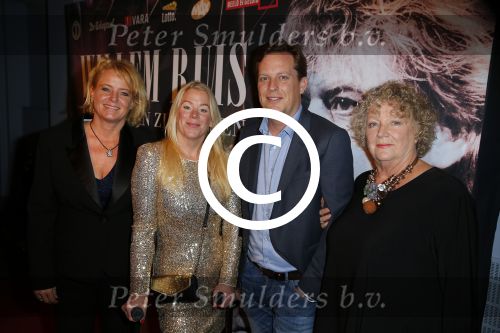 Haarlem 29 november 2015
Premiere Willem Ruis in de schouwburg van Haarlem.
Eva Ruis, Ineke Mulder (ex Willem Ruis), Suus Ruisen Nicolas Ruis