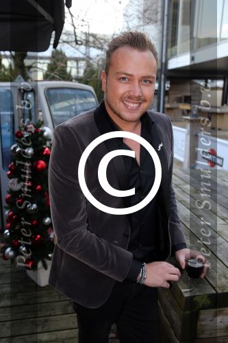 Amsterdam 26 november 2015
Presentatie THE CHRISTMAS SHOW
Met o.a. Nicolette van Dam, Jamai, Edsilia Rombley, Oâ€™G3NE, Justen Beer, en als klap op de vuurpijl de leukste kerstman van Nederland, Ron Brandsteder!