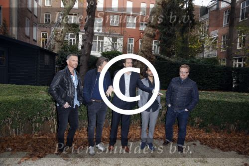 Amsterdam 20 november 2015 
Gigi Ravelle met haar vriend Roger Hodenius aan het winkelen.Presentatie cast Manneharten 2 met Daan Schuurmans, Barry Atsma, Jeroen Spitzenberger, Fabian Jansen en Mingus Dagelet.