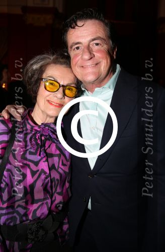 Haarlem 29 november 2015
Premiere Willem Ruis in de schouwburg van Haarlem.
Eva Ruis, Ineke  Mulder (ex Willem Ruis), Suus Ruis en Nicolas Ruis na afloop van de premiere van Willem Ruis, de show . Cast bestaat uit Xander v Vledder Maaike Widdershoven Johnny Kraaykamp en  Rob v d Meeberg . Johnny met zoon en moeder