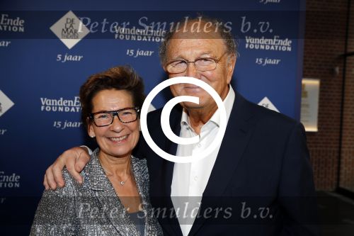 Amsterdam 23 november 2015 
Irene v d Laar stapt uit taxi.5 jaar nieuwe de la mar en 15 jaar de joop en Janine v d Ende foundation.