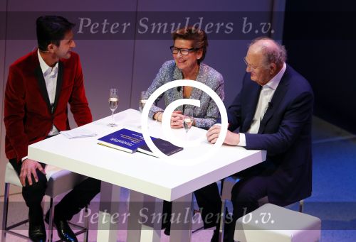 Amsterdam 23 november 2015 
Irene v d Laar stapt uit taxi.5 jaar nieuwe de la mar en 15 jaar de joop en Janine v d Ende foundation. Cornald Maas