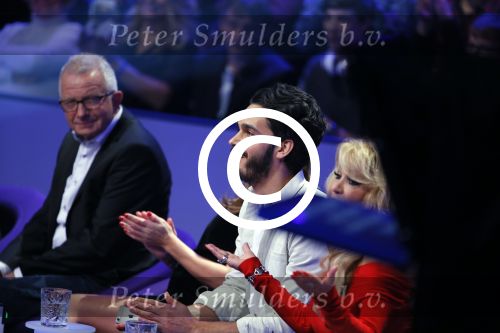 Aalsmeer 27 november 20152e en laatste aflevering van sbs6 programma mindmasters met oa Peter R de Vries Sabia Boulahrouz Patty Brard Patricia Paay Boer Geert en Maarten v d Weijden. Kim Lian v d Meij presenteert het programma. Wegens tegenvallende kijkcijfers werd het programma na twee afleveringen van de tv gehaald. sabia haar drie kinderen Katharina Amaya en Daamin waren aanwezig met de tante (aupair) van Sabia. Kay Nambiar
