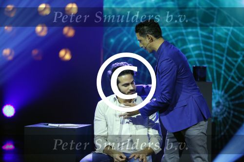 Aalsmeer 27 november 20152e en laatste aflevering van sbs6 programma mindmasters met oa Peter R de Vries Sabia Boulahrouz Patty Brard Patricia Paay Boer Geert en Maarten v d Weijden. Kim Lian v d Meij presenteert het programma. Wegens tegenvallende kijkcijfers werd het programma na twee afleveringen van de tv gehaald. sabia haar drie kinderen Katharina Amaya en Daamin waren aanwezig met de tante (aupair) van Sabia. Kay Nambiar