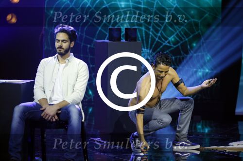 Aalsmeer 27 november 20152e en laatste aflevering van sbs6 programma mindmasters met oa Peter R de Vries Sabia Boulahrouz Patty Brard Patricia Paay Boer Geert en Maarten v d Weijden. Kim Lian v d Meij presenteert het programma. Wegens tegenvallende kijkcijfers werd het programma na twee afleveringen van de tv gehaald. sabia haar drie kinderen Katharina Amaya en Daamin waren aanwezig met de tante (aupair) van Sabia. Kay Nambiar