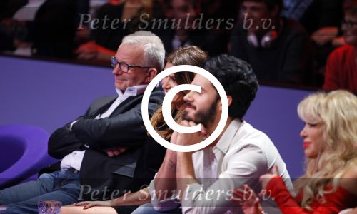 Aalsmeer 27 november 20152e en laatste aflevering van sbs6 programma mindmasters met oa Peter R de Vries Sabia Boulahrouz Patty Brard Patricia Paay Boer Geert en Maarten v d Weijden. Kim Lian v d Meij presenteert het programma. Wegens tegenvallende kijkcijfers werd het programma na twee afleveringen van de tv gehaald. sabia haar drie kinderen Katharina Amaya en Daamin waren aanwezig met de tante (aupair) van Sabia. Kay Nambiar