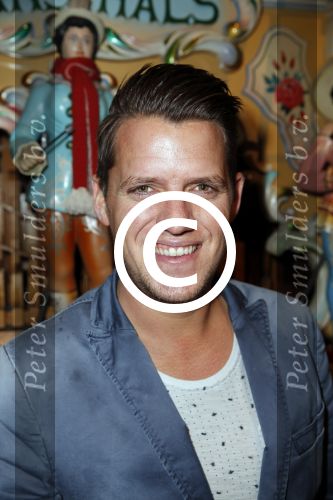 Halfweg 19 november 2015
presentatie SBS6 in sugar city. 
Kees Tol