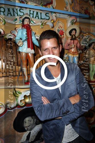 Halfweg 19 november 2015
presentatie SBS6 in sugar city. 
Kees Tol