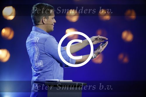 Aalsmeer 27 november 20152e en laatste aflevering van sbs6 programma mindmasters met oa Peter R de Vries Sabia Boulahrouz Patty Brard Patricia Paay Boer Geert en Maarten v d Weijden. Kim Lian v d Meij presenteert het programma. Wegens tegenvallende kijkcijfers werd het programma na twee afleveringen van de tv gehaald. sabia haar drie kinderen Katharina Amaya en Daamin waren aanwezig met de tante (aupair) van Sabia. Kees Tol