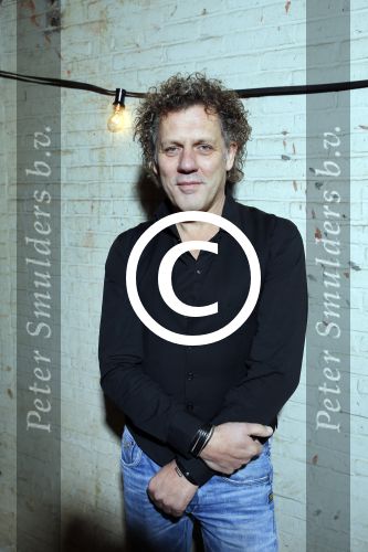 Halfweg 19 november 2015
presentatie SBS6 in sugar city. 
Kees v d Spek