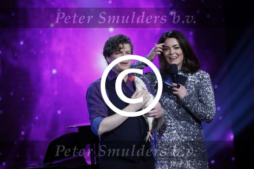 Aalsmeer 20 november 2015
Sabia Boulahrouz zwanger in het programma Mindmasters van SBS6.
Mindmasters Live, Uri Geller, Walter Rolfo, Patty Brard  Wolter Kroes Jochem v Gelder Peter R de Vries Boer geile Geert Monique Smit Patty Brard Kay nambiar en K# Lisa Michels. Kim LIan v d Meij presenteert het in studio Aalsmeer.