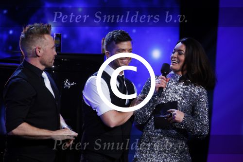 Aalsmeer 20 november 2015
Sabia Boulahrouz zwanger in het programma Mindmasters van SBS6.
Mindmasters Live, Uri Geller, Walter Rolfo, Patty Brard  Wolter Kroes Jochem v Gelder Peter R de Vries Boer geile Geert Monique Smit Patty Brard Kay nambiar en K# Lisa Michels. Kim LIan v d Meij presenteert het in studio Aalsmeer.
