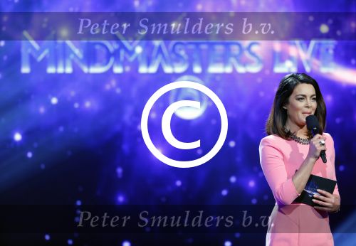 Aalsmeer 27 november 20152e en laatste aflevering van sbs6 programma mindmasters met oa Peter R de Vries Sabia Boulahrouz Patty Brard Patricia Paay Boer Geert en Maarten v d Weijden. Kim Lian v d Meij presenteert het programma. Wegens tegenvallende kijkcijfers werd het programma na twee afleveringen van de tv gehaald. sabia haar drie kinderen Katharina Amaya en Daamin waren aanwezig met de tante (aupair) van Sabia