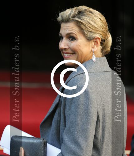 Amsterdam 25 november 2015 
Koninmg Willem Alexander en Koningin Maxima  arriveren bij het paleis op de dam in hun auto (audi A8)