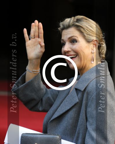 Amsterdam 25 november 2015 
Koninmg Willem Alexander en Koningin Maxima  arriveren bij het paleis op de dam in hun auto (audi A8)