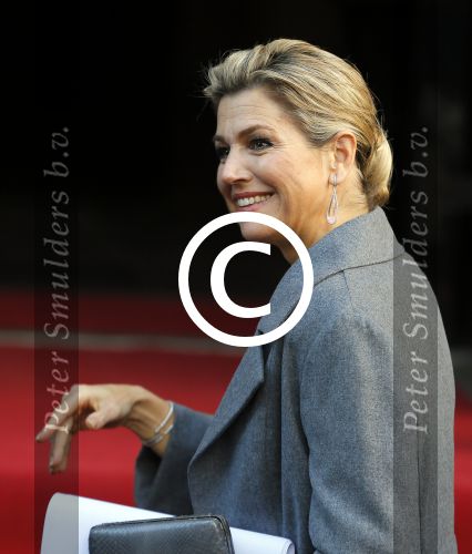 Amsterdam 25 november 2015 
Koninmg Willem Alexander en Koningin Maxima  arriveren bij het paleis op de dam in hun auto (audi A8)