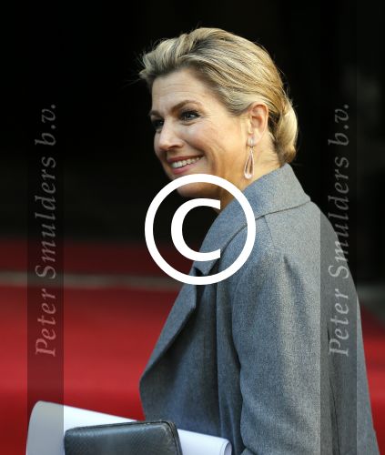 Amsterdam 25 november 2015 
Koninmg Willem Alexander en Koningin Maxima  arriveren bij het paleis op de dam in hun auto (audi A8)