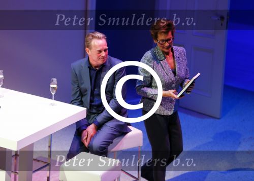 Amsterdam 23 november 2015 
Irene v d Laar stapt uit taxi.5 jaar nieuwe de la mar en 15 jaar de joop en Janine v d Ende foundation. Koos Breukel