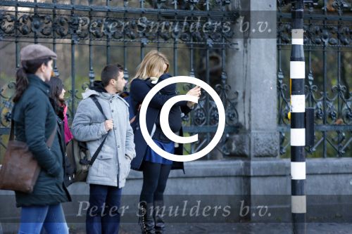 Amsterdam 25 november 2015
Lieke v Lexmond met zoontje Vic aan de wandel.