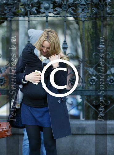 Amsterdam 25 november 2015
Lieke v Lexmond met zoontje Vic aan de wandel.