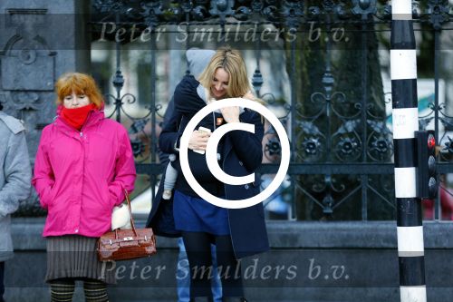 Amsterdam 25 november 2015
Lieke v Lexmond met zoontje Vic aan de wandel.