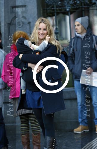 Amsterdam 25 november 2015
Lieke v Lexmond met zoontje Vic aan de wandel.