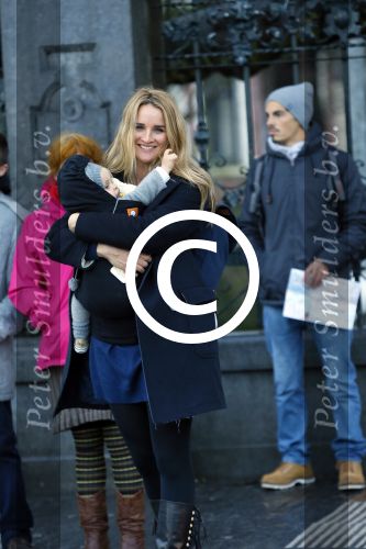 Amsterdam 25 november 2015
Lieke v Lexmond met zoontje Vic aan de wandel.
