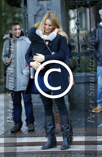 Amsterdam 25 november 2015
Lieke v Lexmond met zoontje Vic aan de wandel.