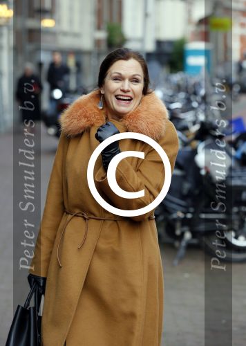 Amsterdam 23 november 2015 
Irene v d Laar stapt uit taxi.5 jaar nieuwe de la mar en 15 jaar de joop en Janine v d Ende foundation. Liz Snoiijnk