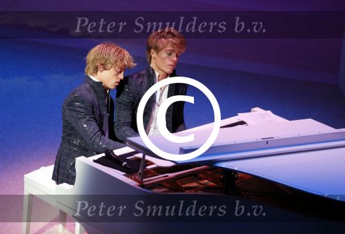 Amsterdam 23 november 2015 
Irene v d Laar stapt uit taxi.5 jaar nieuwe de la mar en 15 jaar de joop en Janine v d Ende foundation.  Lucas Jussen en broer Arthur Jussen achter de piano