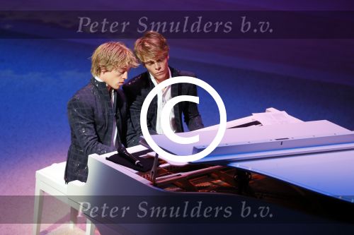 Amsterdam 23 november 2015 
Irene v d Laar stapt uit taxi.5 jaar nieuwe de la mar en 15 jaar de joop en Janine v d Ende foundation.  Lucas Jussen en broer Arthur Jussen achter de piano
