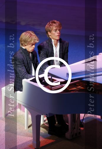 Amsterdam 23 november 2015 
Irene v d Laar stapt uit taxi.5 jaar nieuwe de la mar en 15 jaar de joop en Janine v d Ende foundation.  Lucas Jussen en broer Arthur Jussen achter de piano