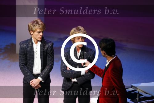 Amsterdam 23 november 2015 
Irene v d Laar stapt uit taxi.5 jaar nieuwe de la mar en 15 jaar de joop en Janine v d Ende foundation.  Lucas Jussen en broer Arthur Jussen achter de piano
