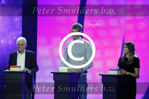Aalsmeer 27 november 20152e en laatste aflevering van sbs6 programma mindmasters met oa Peter R de Vries Sabia Boulahrouz Patty Brard Patricia Paay Boer Geert en Maarten v d Weijden. Kim Lian v d Meij presenteert het programma. Wegens tegenvallende kijkcijfers werd het programma na twee afleveringen van de tv gehaald. sabia haar drie kinderen Katharina Amaya en Daamin waren aanwezig met de tante (aupair) van Sabia