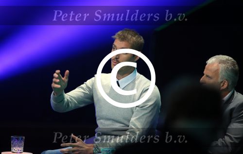Aalsmeer 27 november 20152e en laatste aflevering van sbs6 programma mindmasters met oa Peter R de Vries Sabia Boulahrouz Patty Brard Patricia Paay Boer Geert en Maarten v d Weijden. Kim Lian v d Meij presenteert het programma. Wegens tegenvallende kijkcijfers werd het programma na twee afleveringen van de tv gehaald. sabia haar drie kinderen Katharina Amaya en Daamin waren aanwezig met de tante (aupair) van Sabia