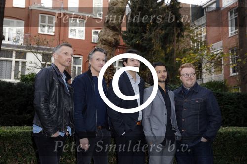 Amsterdam 20 november 2015 
Gigi Ravelle met haar vriend Roger Hodenius aan het winkelen.Presentatie cast Manneharten 2 met Daan Schuurmans, Barry Atsma, Jeroen Spitzenberger, Fabian Jansen en Mingus Dagelet.
