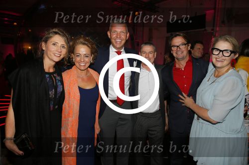 Amsterdam 28 november 2015 
Orange babies gala in Amsterdam. mark v Nieuwkerk met vrouw en relaties