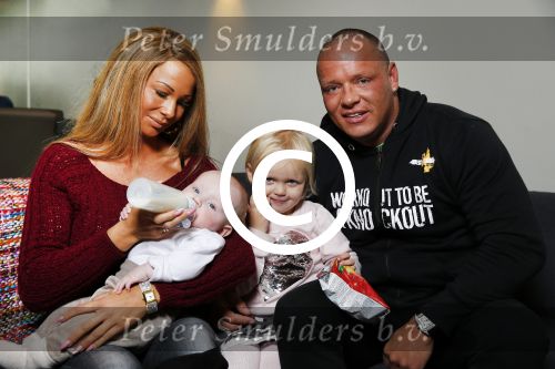 Den Haag, 23 November 2015
Barbie Samantha v d Plas met haar man Michael v d Plas in de sportschool