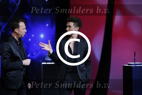 Aalsmeer 20 november 2015
Sabia Boulahrouz zwanger in het programma Mindmasters van SBS6.
Mindmasters Live, Uri Geller, Walter Rolfo, Patty Brard  Wolter Kroes Jochem v Gelder Peter R de Vries Boer geile Geert Monique Smit Patty Brard Kay nambiar en K# Lisa Michels. Kim LIan v d Meij presenteert het in studio Aalsmeer.