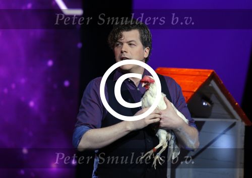 Aalsmeer 20 november 2015
Sabia Boulahrouz zwanger in het programma Mindmasters van SBS6.
Mindmasters Live, Uri Geller, Walter Rolfo, Patty Brard  Wolter Kroes Jochem v Gelder Peter R de Vries Boer geile Geert Monique Smit Patty Brard Kay nambiar en K# Lisa Michels. Kim LIan v d Meij presenteert het in studio Aalsmeer.
