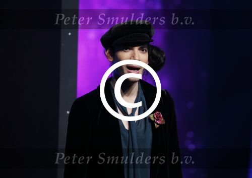 Aalsmeer 20 november 2015
Sabia Boulahrouz zwanger in het programma Mindmasters van SBS6.
Mindmasters Live, Uri Geller, Walter Rolfo, Patty Brard  Wolter Kroes Jochem v Gelder Peter R de Vries Boer geile Geert Monique Smit Patty Brard Kay nambiar en K# Lisa Michels. Kim LIan v d Meij presenteert het in studio Aalsmeer.