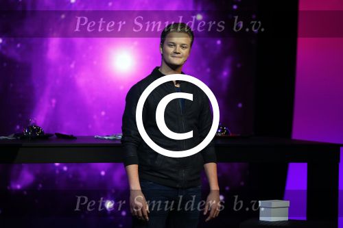Aalsmeer 20 november 2015
Sabia Boulahrouz zwanger in het programma Mindmasters van SBS6.
Mindmasters Live, Uri Geller, Walter Rolfo, Patty Brard  Wolter Kroes Jochem v Gelder Peter R de Vries Boer geile Geert Monique Smit Patty Brard Kay nambiar en K# Lisa Michels. Kim LIan v d Meij presenteert het in studio Aalsmeer.