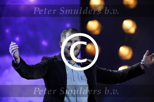 Aalsmeer 27 november 20152e en laatste aflevering van sbs6 programma mindmasters met oa Peter R de Vries Sabia Boulahrouz Patty Brard Patricia Paay Boer Geert en Maarten v d Weijden. Kim Lian v d Meij presenteert het programma. Wegens tegenvallende kijkcijfers werd het programma na twee afleveringen van de tv gehaald. sabia haar drie kinderen Katharina Amaya en Daamin waren aanwezig met de tante (aupair) van Sabia