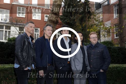 Amsterdam 20 november 2015 
Gigi Ravelle met haar vriend Roger Hodenius aan het winkelen.Presentatie cast Manneharten 2 met Daan Schuurmans, Barry Atsma, Jeroen Spitzenberger, Fabian Jansen en Mingus Dagelet.