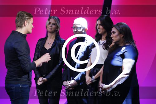 Aalsmeer 20 november 2015
Sabia Boulahrouz zwanger in het programma Mindmasters van SBS6.
Mindmasters Live, Uri Geller, Walter Rolfo, Patty Brard  Wolter Kroes Jochem v Gelder Peter R de Vries Boer geile Geert Monique Smit Patty Brard Kay nambiar en K# Lisa Michels. Kim LIan v d Meij presenteert het in studio Aalsmeer.
