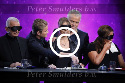 Aalsmeer 20 november 2015
Sabia Boulahrouz zwanger in het programma Mindmasters van SBS6.
Mindmasters Live, Uri Geller, Walter Rolfo, Patty Brard  Wolter Kroes Jochem v Gelder Peter R de Vries Boer geile Geert Monique Smit Patty Brard Kay nambiar en K# Lisa Michels. Kim LIan v d Meij presenteert het in studio Aalsmeer.